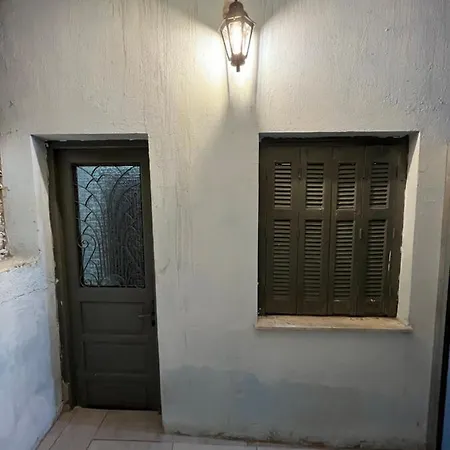 Traditional Lemon House Near To Pireaus Port *